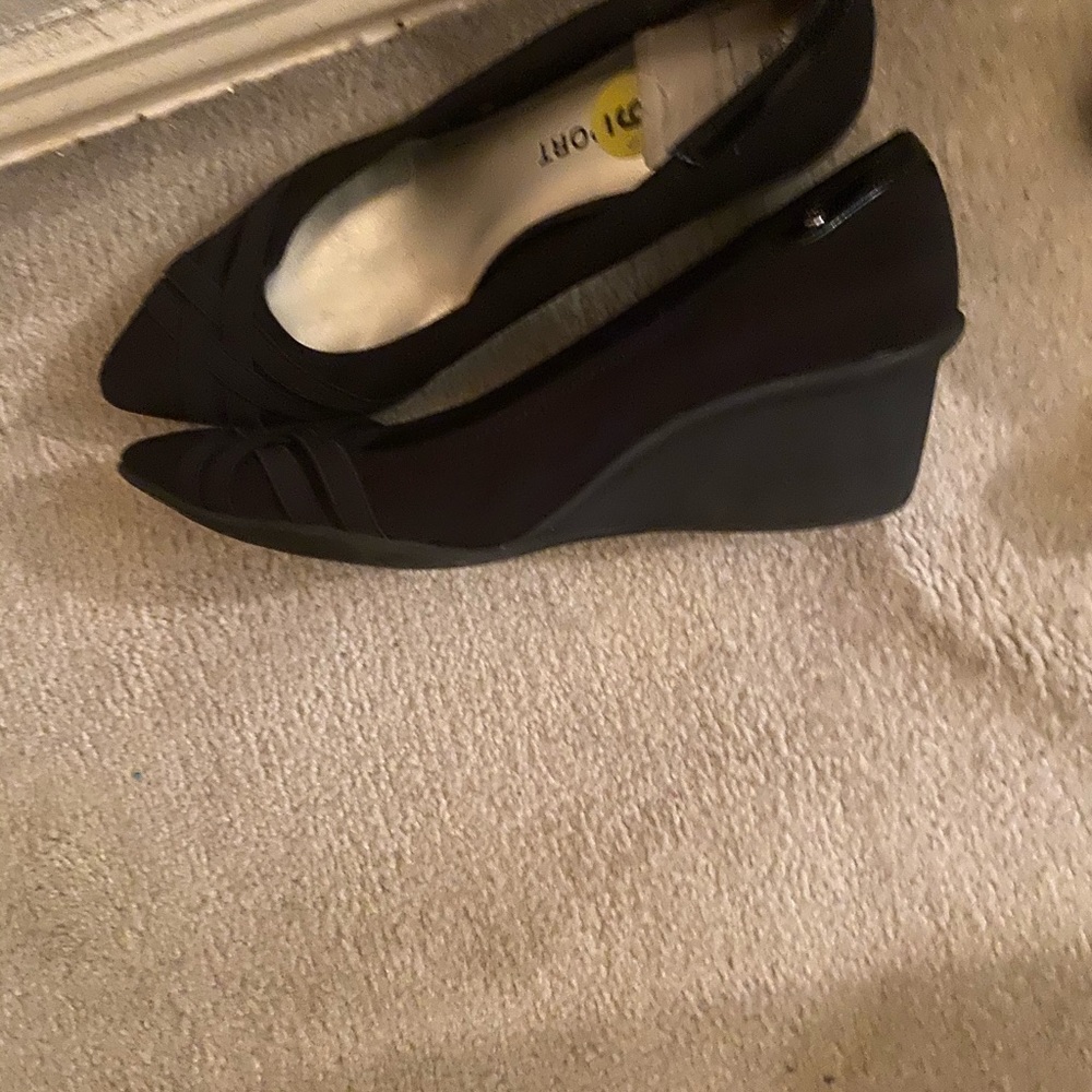 Black wedge heels